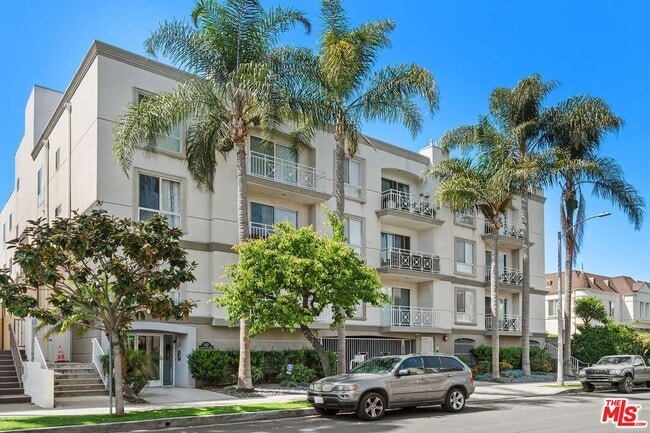 property at 117 S Clark Dr