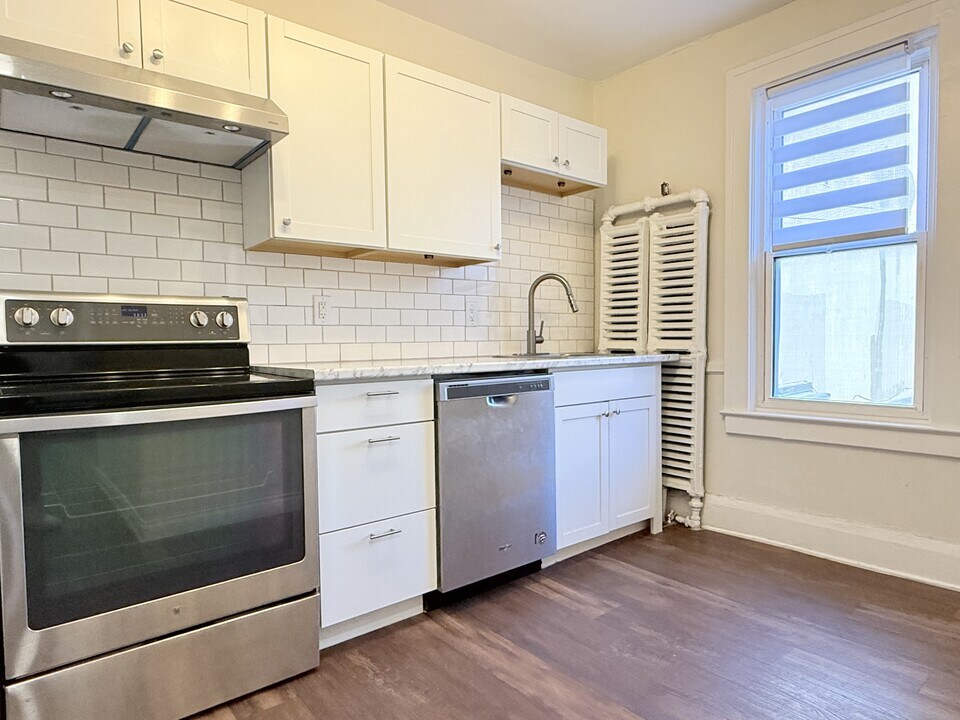 1230 Ottawa St in Windsor, ON - Building Photo