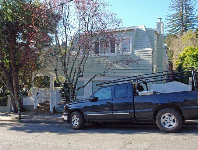 149 Lovell Ave in Mill Valley, CA - Foto de edificio - Building Photo