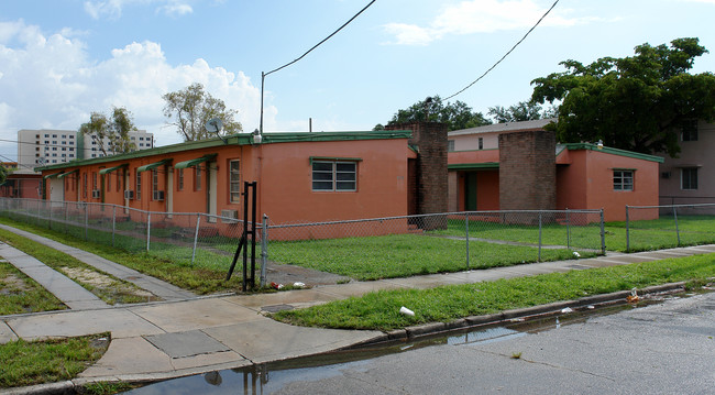 945 NW 1st St in Miami, FL - Building Photo - Building Photo