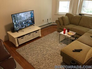 157 Thorndike St in Brookline, MA - Foto de edificio - Building Photo