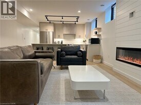 77 Melbourne St in Hamilton, ON - Building Photo