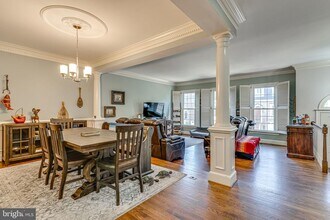 10468 Breckinridge Ln in Fairfax, VA - Foto de edificio - Building Photo