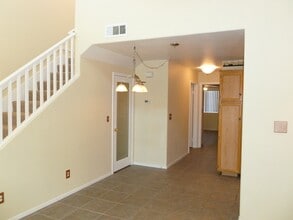 2041 Audrey Hepburn St in Las Vegas, NV - Foto de edificio - Building Photo