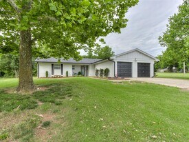 2140 SE 44th St in Newcastle, OK - Building Photo