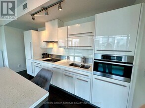 80 John St in Toronto, ON - Building Photo - Building Photo