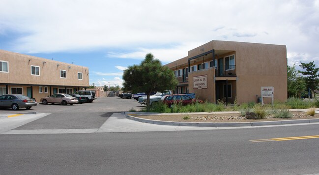 Corona Del Sol Apartments in Albuquerque, NM - Foto de edificio - Building Photo