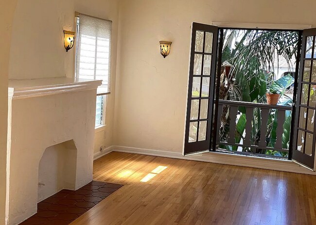 320 N Genesee Ave, Unit #4