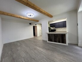 1010 S Wayside Dr, Unit 609 in Houston, TX - Building Photo