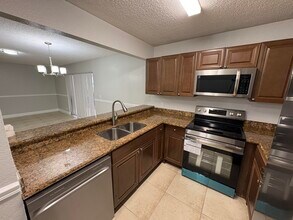 1541 Balfour Point Dr in Royal Palm Beach, FL - Building Photo - Building Photo