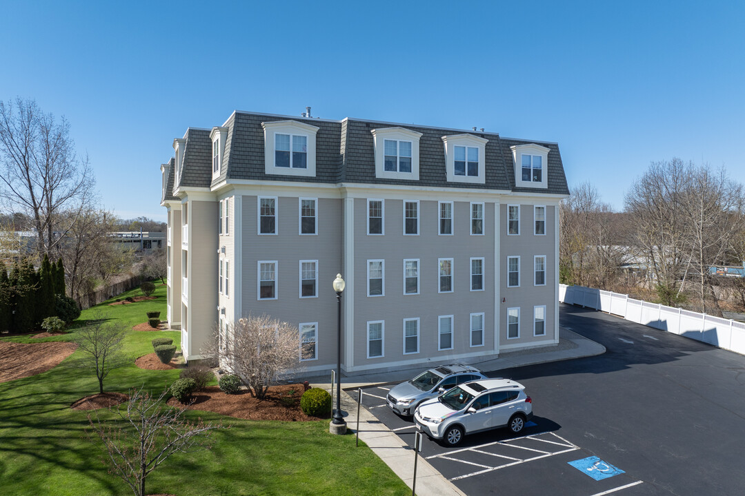 48 Denver St in Saugus, MA - Foto de edificio