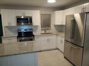 2021 Wellington Rd in West Palm Beach, FL - Building Photo - Building Photo