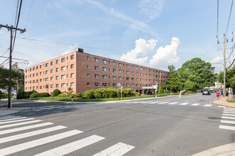 Wentworth Place Condominiums in Arlington, VA - Building Photo - Building Photo