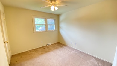 604 Via Ponderosa in Schenectady, NY - Building Photo - Building Photo