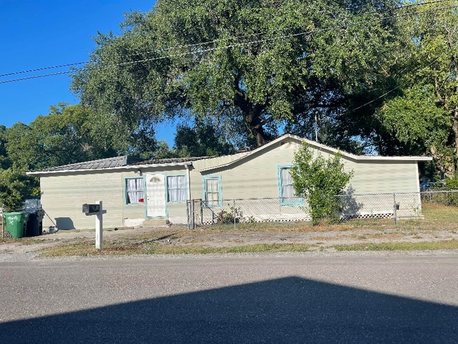 1915 W Kirby St in Tampa, FL - Foto de edificio - Building Photo