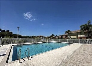 6300 Aragon Way in Ft. Myers, FL - Building Photo - Building Photo