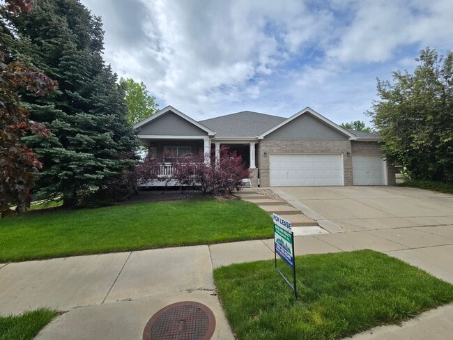 property at 13994 Turnberry Ct