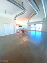 200 Hoover Ave in Las Vegas, NV - Building Photo - Building Photo