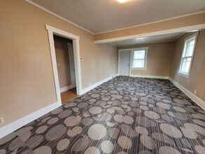 3812 Center St in Des Moines, IA - Building Photo - Building Photo