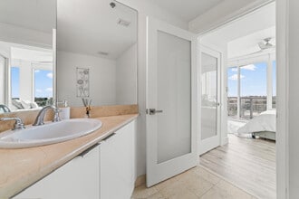6515 Collins Ave, Unit 6515 in Miami, FL - Building Photo - Building Photo