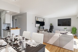 Casa Bella Apartments in Vancouver, BC - Building Photo - Building Photo