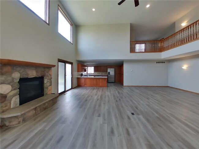 1282 Jefferson St S in Shakopee, MN - Building Photo - Building Photo