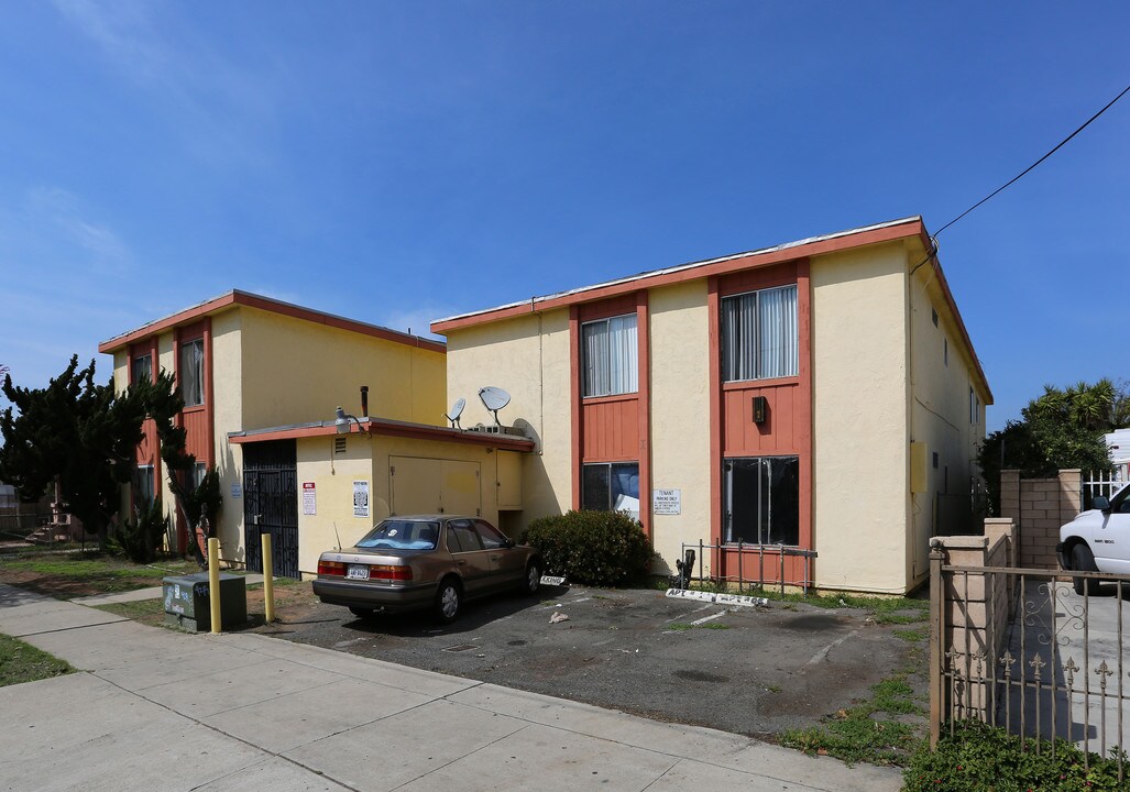 1443 E 18th St in National City, CA - Foto de edificio