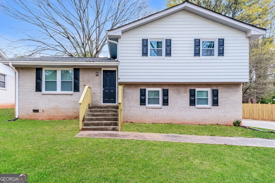 6702 Londonderry Dr in Morrow, GA - Foto de edificio