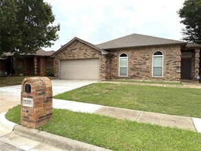 8220 Lara Ln in Watauga, TX - Building Photo - Building Photo