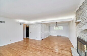 9210 Medallion Ct in St. Louis, MO - Building Photo - Building Photo