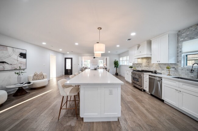 property at 2501 Briarhurst Dr