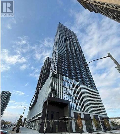 395 Square One Dr in Mississauga, ON - Building Photo