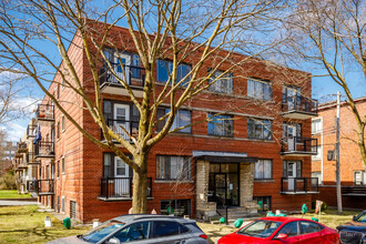 5886 Decelles Av in Montréal, QC - Building Photo - Building Photo