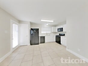 17023 Morning Star Ave in Crosby, TX - Foto de edificio - Building Photo