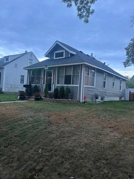 3739 N Washburn Ave in Minneapolis, MN - Building Photo