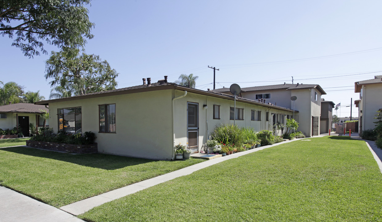 2116 W Juno Ave in Anaheim, CA - Building Photo