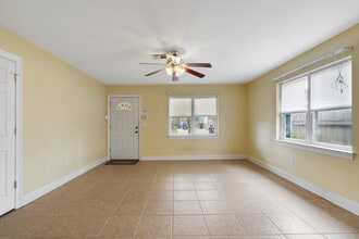 6401 Center St in New Orleans, LA - Building Photo - Building Photo