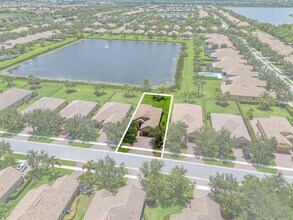3561 Florence St in Wellington, FL - Building Photo - Building Photo