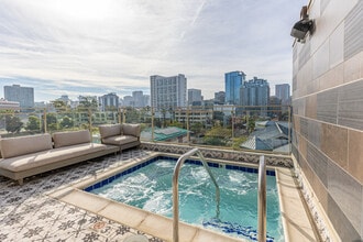 Eighteen Ten State St in San Diego, CA - Building Photo - Building Photo