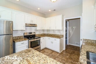 9297 Sarsen Dr in Cordova, TN - Foto de edificio - Building Photo