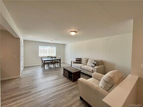 206 Golf Links Rd in Middletown, NY - Building Photo - Building Photo