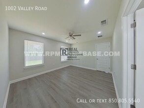 1002 Valley Rd in Crestview, FL - Building Photo - Building Photo