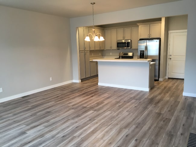 1054 W Narrows Ln in Bluffdale, UT - Building Photo - Building Photo