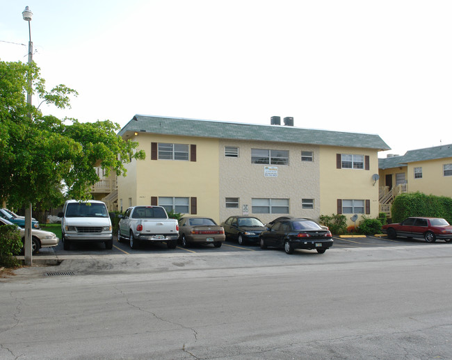 Sunrise Apartments in Sunrise, FL - Building Photo - Building Photo