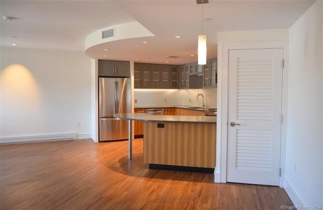 5 Church Ln in Westport, CT - Foto de edificio - Building Photo