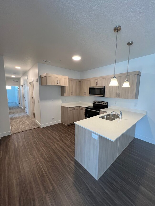 13688 S Hanley Ln in Riverton, UT - Building Photo - Building Photo