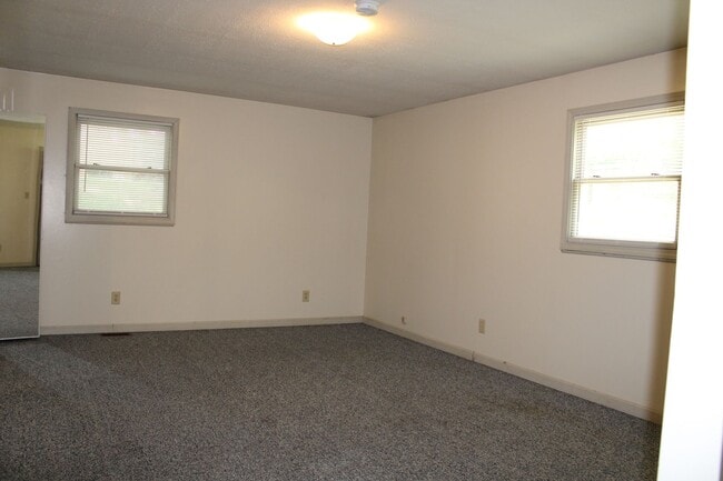 1718 Pierre St in Manhattan, KS - Building Photo - Building Photo