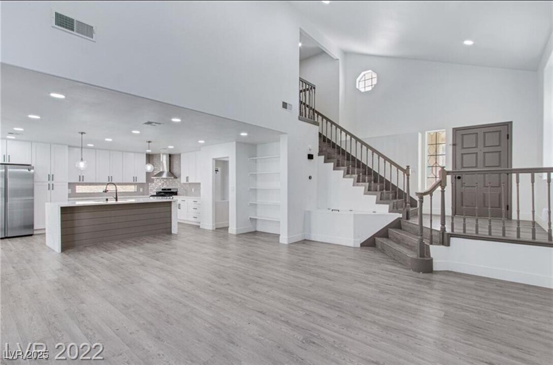 8312 Bermuda Beach Dr in Las Vegas, NV - Building Photo