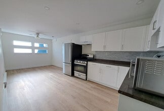 8840 Hazel St in Chilliwack, BC - Building Photo - Building Photo