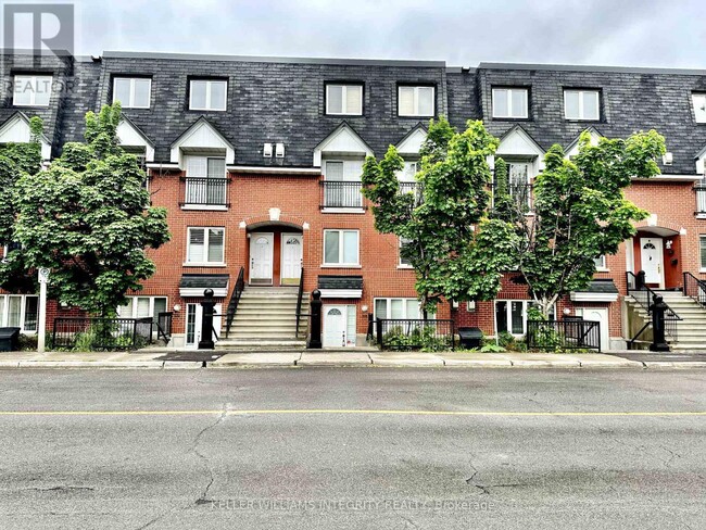 245-245 Cumberland St in Ottawa, ON - Building Photo - Building Photo